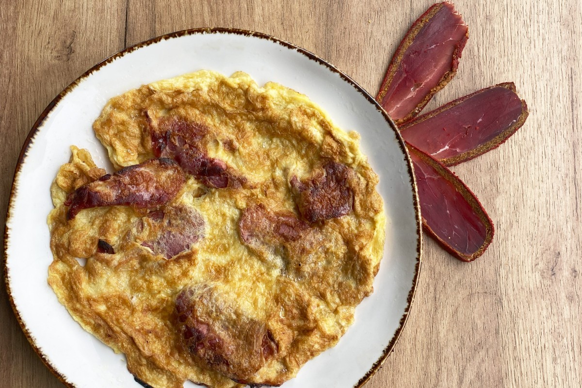 Ձվածեղ բաստուրմայով